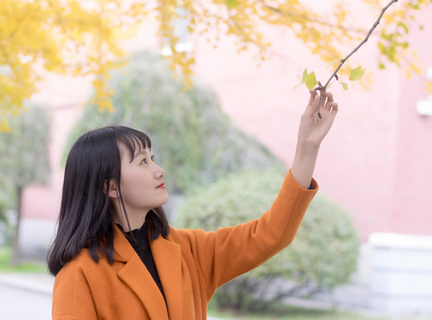 渝武項目四分部草街嘉陵江特大橋10#承臺混凝土第一層澆筑順利完成